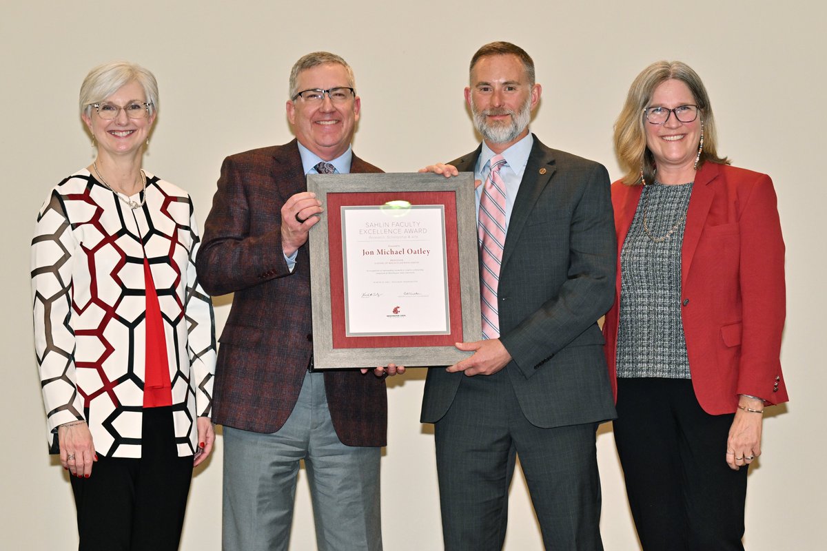 Professor Jon Oatley, associate dean for research at the #WSUVetMed, is the recipient of the #WSU Sahlin Faculty Excellence Award in Research, Scholarship and Arts. Oatley was recognized with the award Friday night. news.wsu.edu/news/2024/03/0…