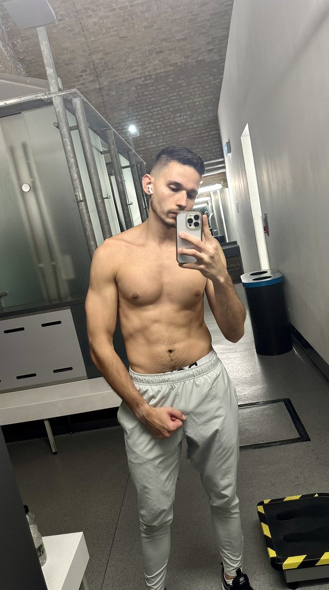 eduu_uk's tweet photo. #BankHoliday #workoutmotivation . 🏋️‍♂️ https://t.co/ShnEOyYtJz