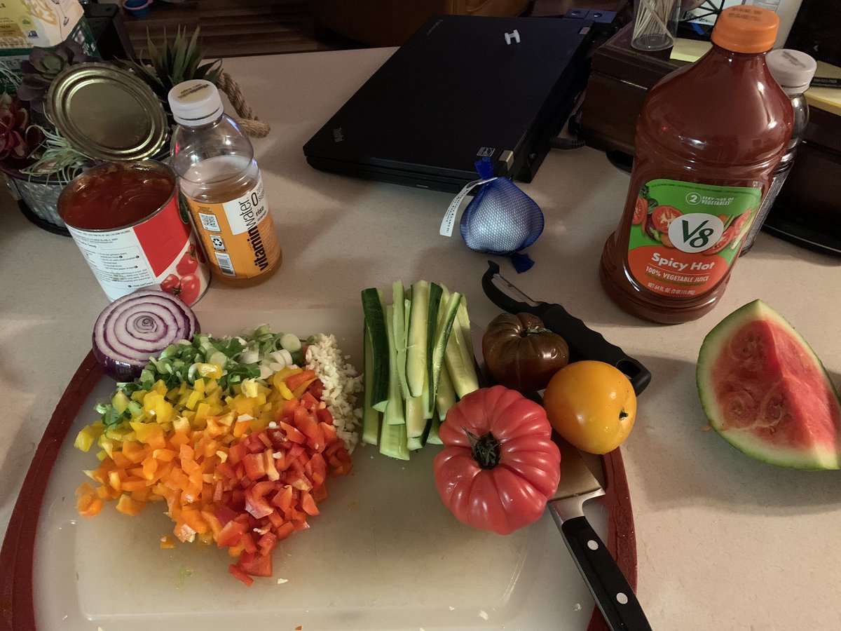 I just worked 6/6 days at the mighty mighty brat stop. On Easter Day, I made my signature watermelon gazpacho & fed 10 bartenders servers & bussers my cold tomato delight. My greatest joy was feeding 5 Mexican cooks & watching their eyes pop! 👀 😝 🍅 🌶️ 🍉
#foodeat #popupkitchen