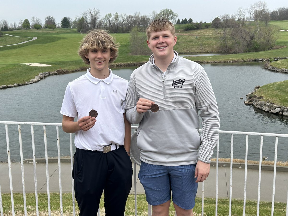 Congratulations to @Brody172656265 and <a href="/ryanschoen07/">Ryan Schoen</a> for placing top 10 in the JV division of the Grain Valley Invitational