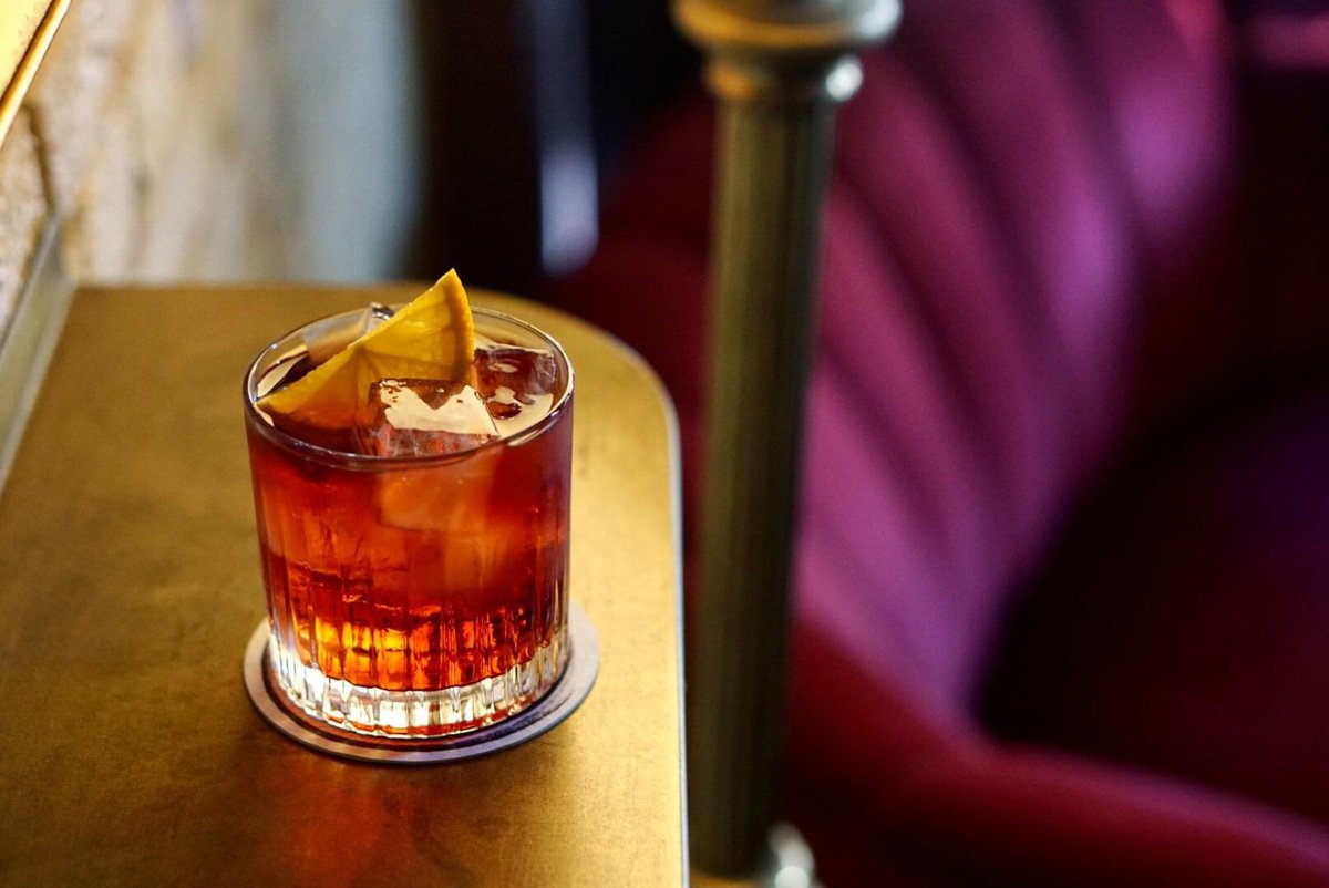 otwndk's tweet image. Vi har landets bedste cocktailbar i Odense

De har lagt al deres passion i de cocktails der skabes, serveres og nydes i rammerne hos Visit. Enhver cocktail der laves smager vidunderligt og til tider overasker varianterne hjernen i reelle mindfucks 🤯
#visit #cocktailbar #odense