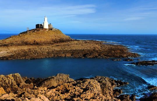 Hidden Gems of Swansea! Part 7 😊

No trip to Bracelet Bay is complete without a stop at the Big Apple on Mumbles Hill. Follow the path up the hill for amazing views over Swansea Bay, a nature reserve, and a look at the relics of WWII anti-aircraft battery.