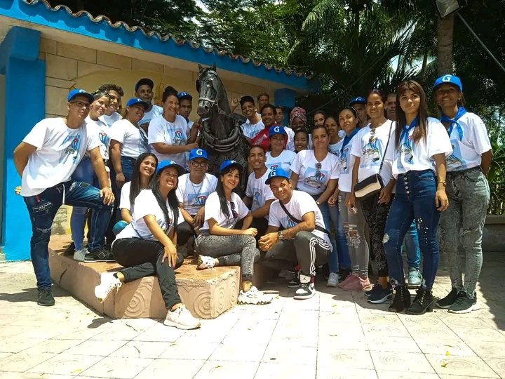 Yo quiero ir a #Bayamo. Montado en coche..... Al galope en esta calesa donde van los delegados granmenses al 12 Congreso de la juventud cubana. #GranmaVencerá #CreaTuFelicidad