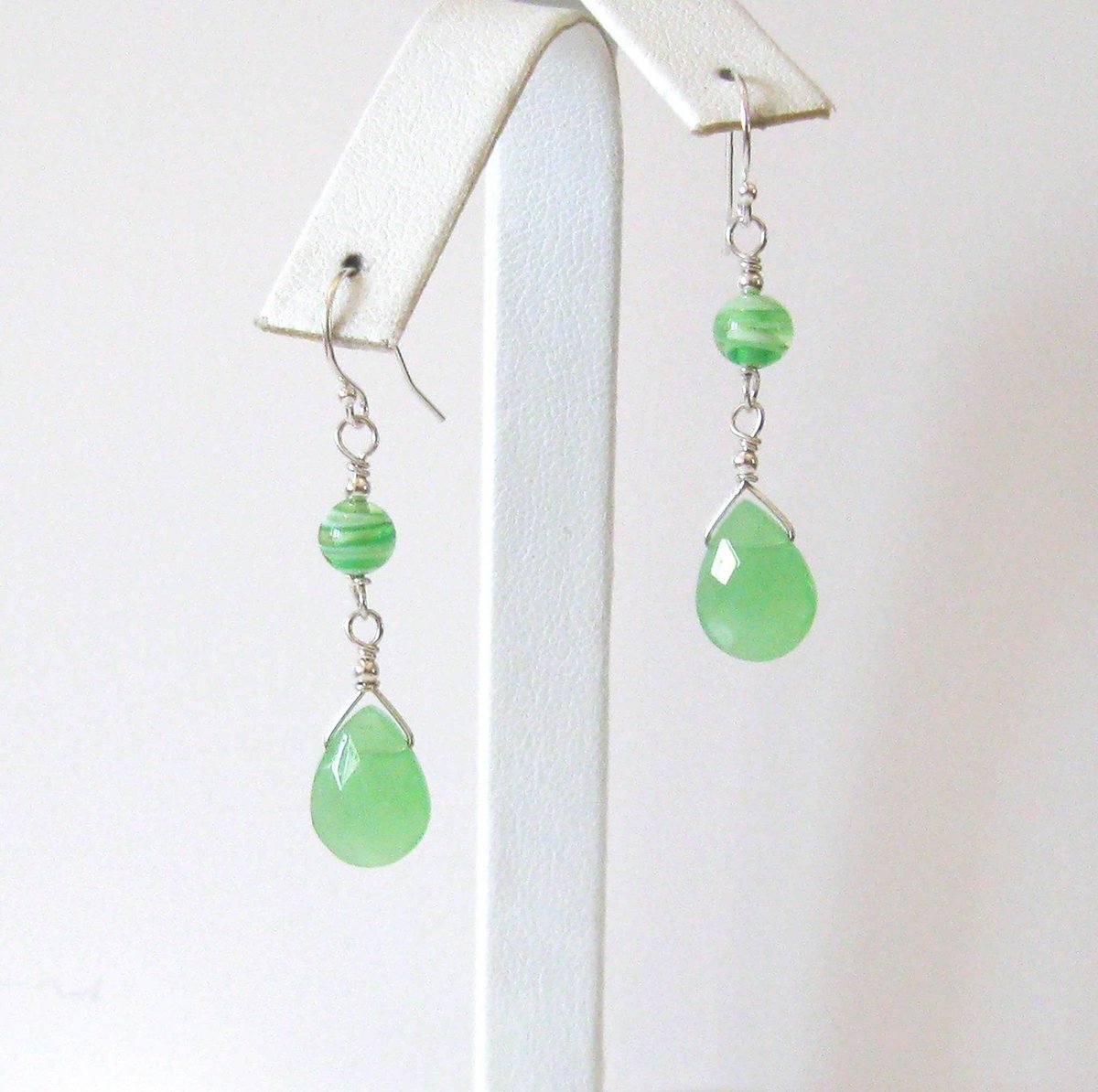 sendinglovegems's tweet image. Lime Green Glass Teardrop Sterling Earrings with Vintage Japanese Lampwork Beads, 925 Silver Ear Wire Options tuppu.net/624967b0 #SendingLoveGallery #Etsy #SpringAndSummer