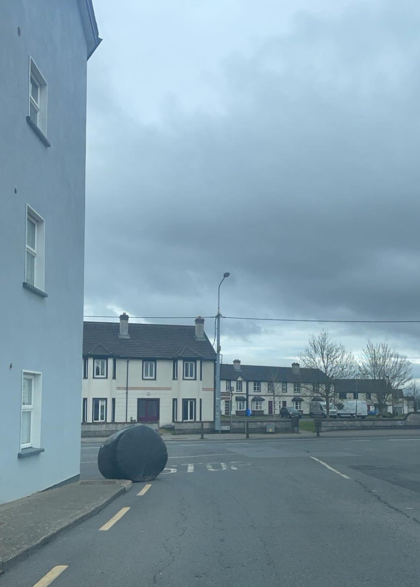 Free bale in Ballaghaderreen if anyone wants one 🤣🤣