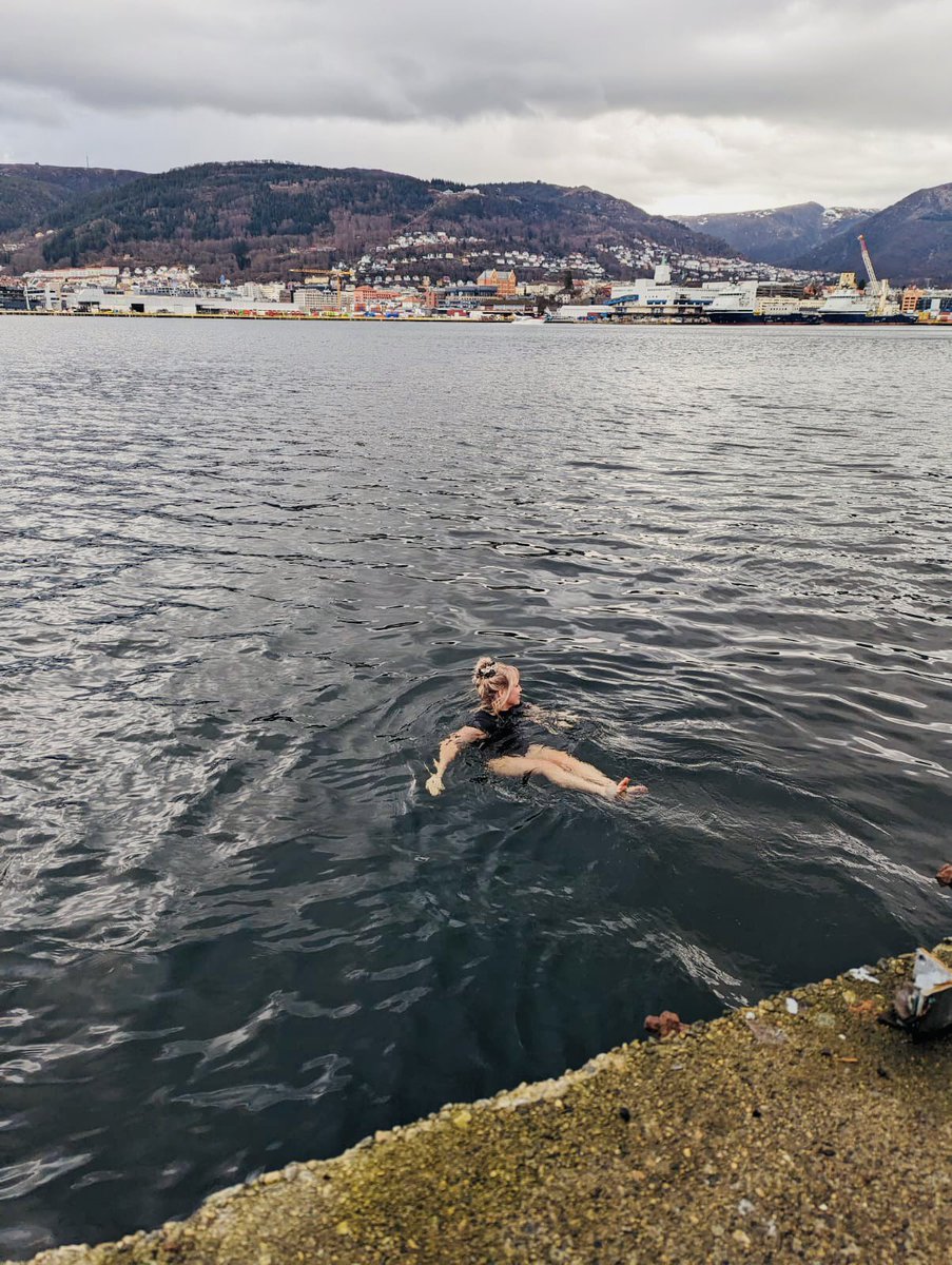 A very cold Easter dip in the North Sea - Bergen, Norway 🇳🇴