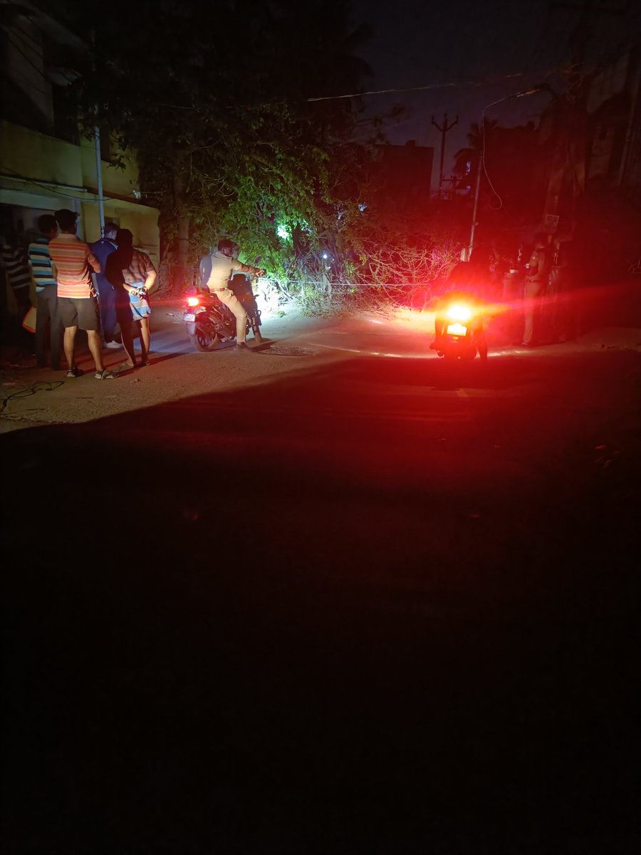 An unfortunate incident happened, due to which power was shut in Vaishnavi Nagar,Avadi
@TANGEDCO_Offcl AE & his team helped to restore the power. We complain often, but fail to appreciate it. Yes @FireTamilnadu joined in evacuation. Kudos to all.
Good Night Thanks @sunnewstamil