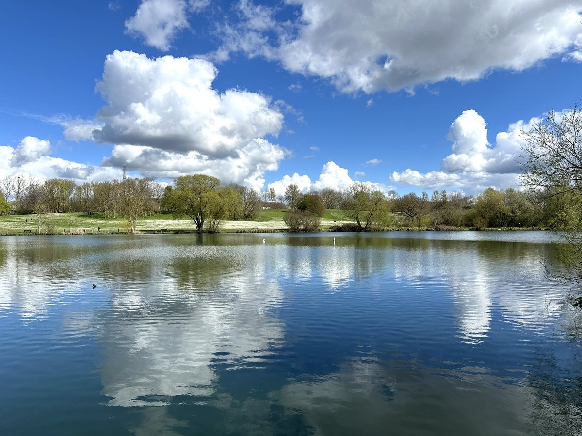 Stanborough Lakes, Welwyn Garden City Easter Monday. What a glorious bank holiday. @StanboroughPark #easter #eastermonday #bankholiday #sunshine #lake #lakes #welwyngardencity #stanborough #stanboroughlakes