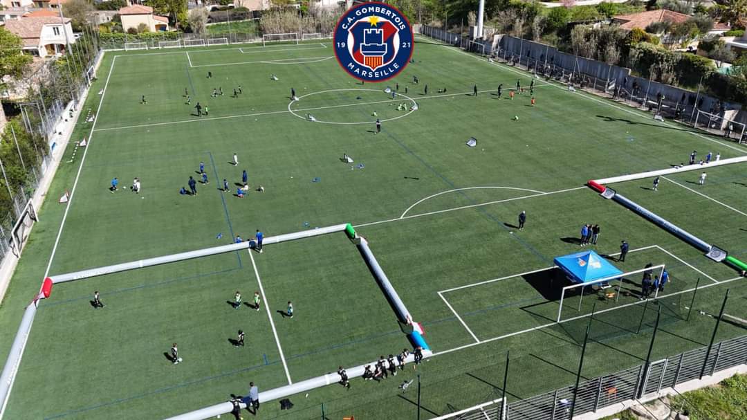 𝔽𝔼𝕊𝕋𝕀𝕍𝔸𝕃 𝔽𝕌ℕ𝕀ℕ̃𝕆

Quelle journée! À l'initiative de notre directeur technique <a href="/RomainPeli/">Romain Peli</a>, le CAG devient le premier club organisateur en France d'un festival <a href="/FuninoFrance/">Funiño France</a> 3v3World.
Une pratique novatrice du football, développée en Europe mais pas encore en France.