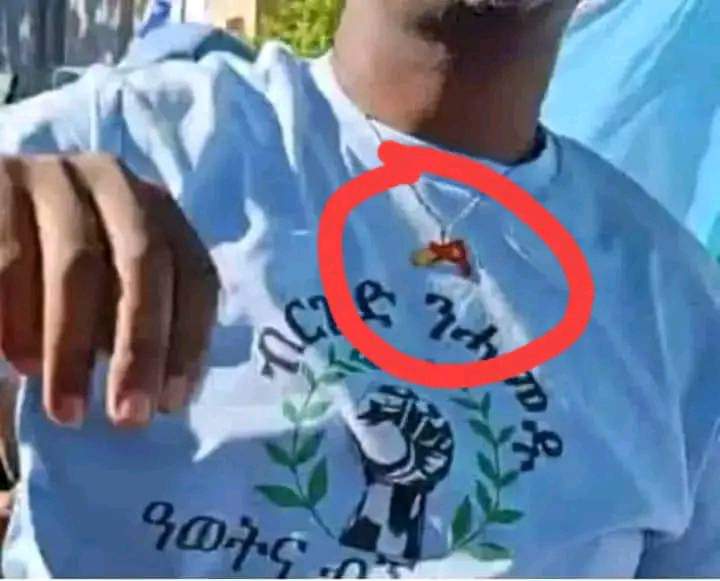 Lulna15's tweet photo. @srfnews Those are not #Eritreans they are #Ethiopians 🇪🇹from #tgray region
#blueterror https://t.co/owXsvBwvzr
