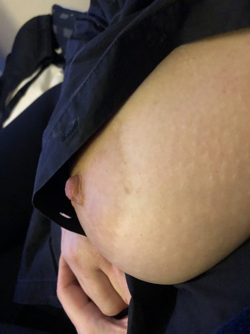 Naughty little nip slip #38gg #bigtits #bustylandlady #naughtylandlady https://t.co/WsqCTTyIv8<a href="/tag/38gg"class="tags">#38gg</a><a href="/tag/bigtits"class="tags">#bigtits</a><a href="/tag/bustylandlady"class="tags">#bustylandlady</a><a href="/tag/naughtylandlady"class="tags"><span>#naughtylandlady</span></a>