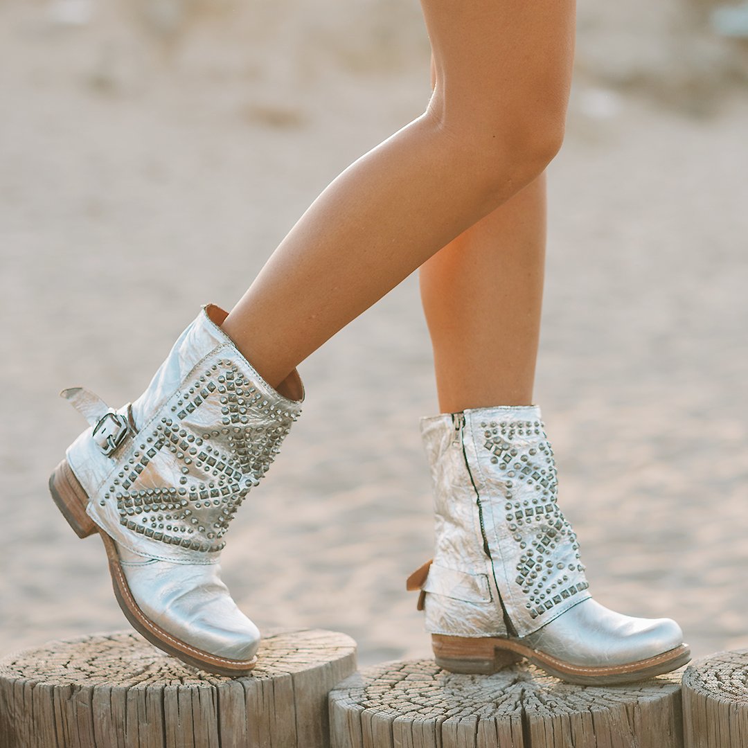 as98usa's tweet photo. New In: Metallic leather + matching studs on the Sabey! 🖤 #as98 #sabey56907 https://t.co/U6Kb1VlEoF https://t.co/flqnKfFP9E