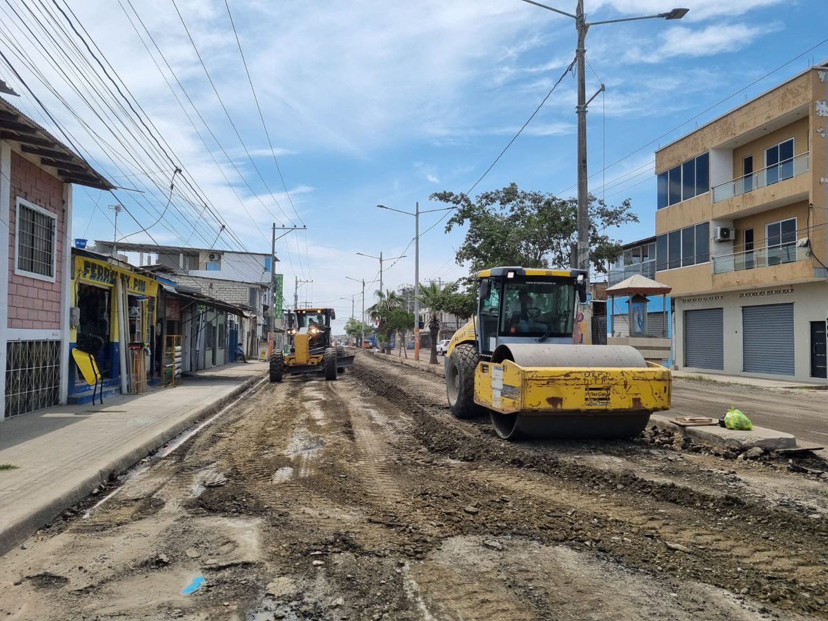 Alcaldia_Playas's tweet photo. Nuestras maquinarias se encuentran trabajando en el arreglo de calles de la Av. Sixto Chang.
Agradecemos su comprensión y apoyo mientras avanzamos en la reconformación de vías seguras y de fácil acceso para todos.
#GenerandoObras #BalladaresAlcalde https://t.co/ZimhMCosrx