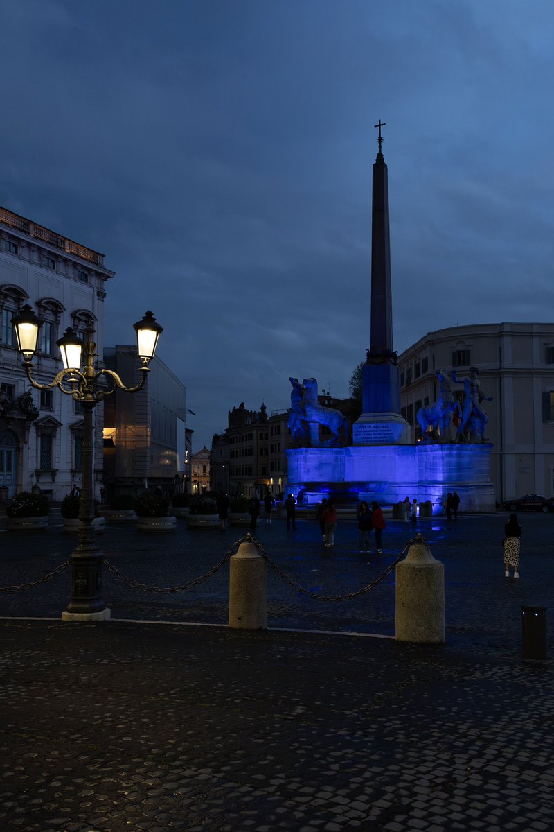 per la “Giornata Mondiale della Consapevolezza dell’#Autismo” la Fontana dei Dioscuri, sita al centro di Piazza del #Quirinale , viene illuminata di blu da oggi fino alla mezzanotte del 2 Aprile il video: youtu.be/MI6DOgCveYQ?si…