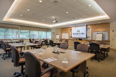 #Meetings are our specialty. Contact our sales team to find out how we can make your next meeting or #event a success. #MeetingMondays #meetingspace #meetingroom #ballroom #conferences #Wellsworth #Hotel #ConferenceCenter #Southbridge #Shades #Lounge
