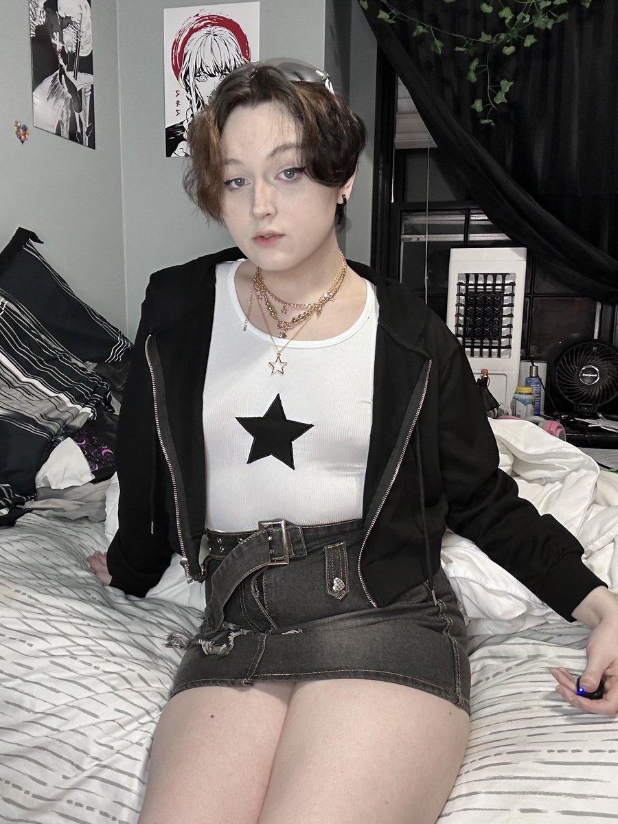 Raven🏳️⚧️ (@raventheghost__) on Twitter photo I'm a Star I'm a Star