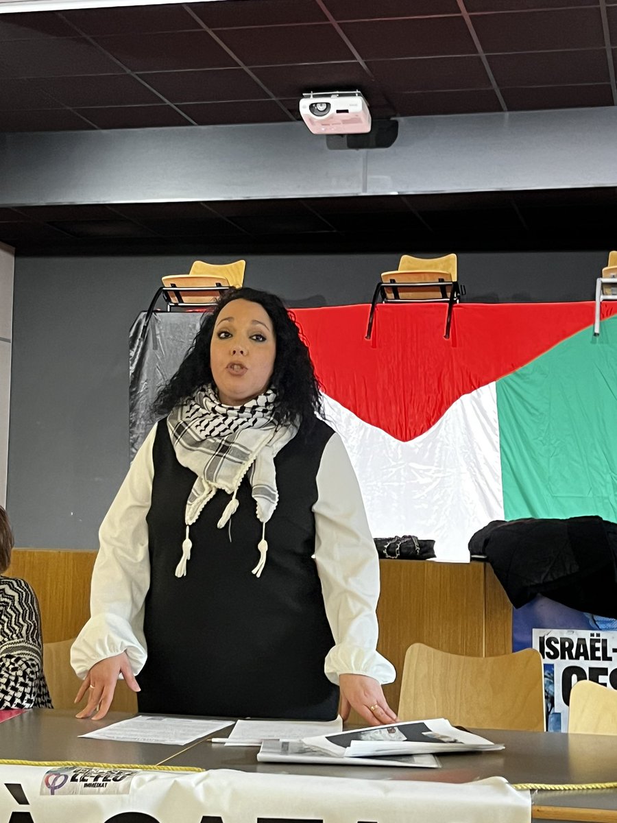 LFIdep37's tweet photo. Salle comble pour cette réunion à SPDC en solidarité avec Gaza.
       
Merci à Suzanne Rosenberg de l’UFJP, Nasrine Akhres de l’association Secours Palestinien et @Portes_Thomas 

Notre mobilisation pour un cessez le feu doit continuer, c’est le seul chemin possible vers la paix https://t.co/jZSwJqsPJ3