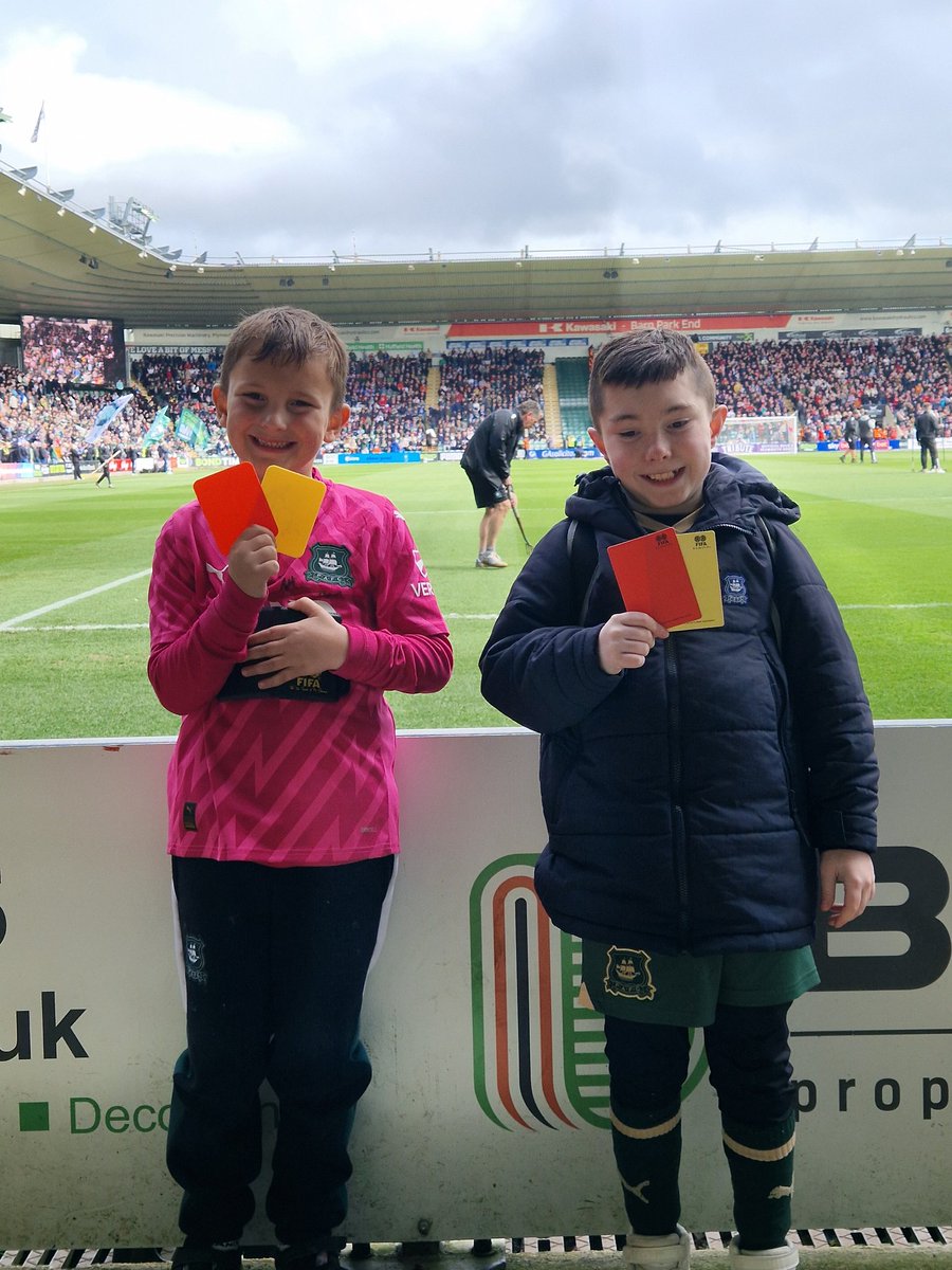 Not the result we wanted or needed but Joe had fun, that smile is back.
Thank you to everyone that asks how he is. It's truly appreciated 💚⚽️💚⚽️

#argyle #plymouthargyle #pafc #hiddenillness #hiddendisability #thatsmile #coyg #greenarmy