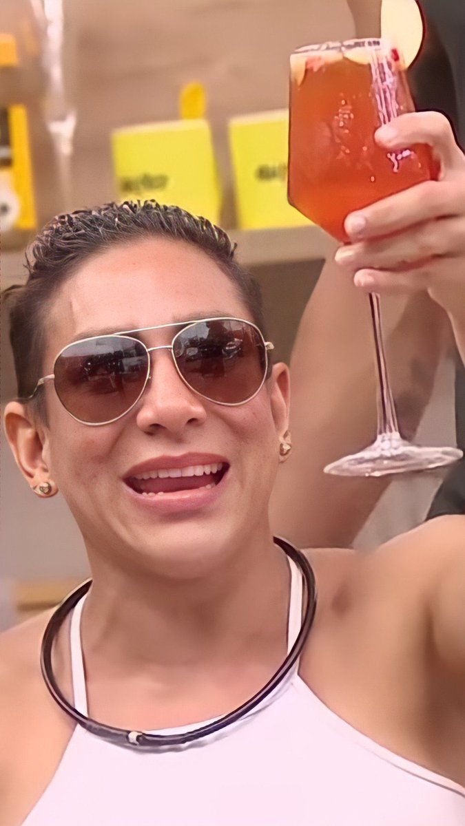 raphaelgalanc's tweet photo. Hoy empieza el Desafio es hora de desempolvar los memes de Tiffi #DesafioXX #Desafio20años #DesafioTheBox https://t.co/UXjMctDLGP