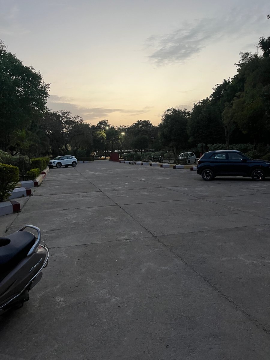 saumya_shukla19's tweet image. Why did you go away, away? 6 pm Sunset today..  #todayevening #silence #yetAnotherDay #heartDiaries 🌝🌀