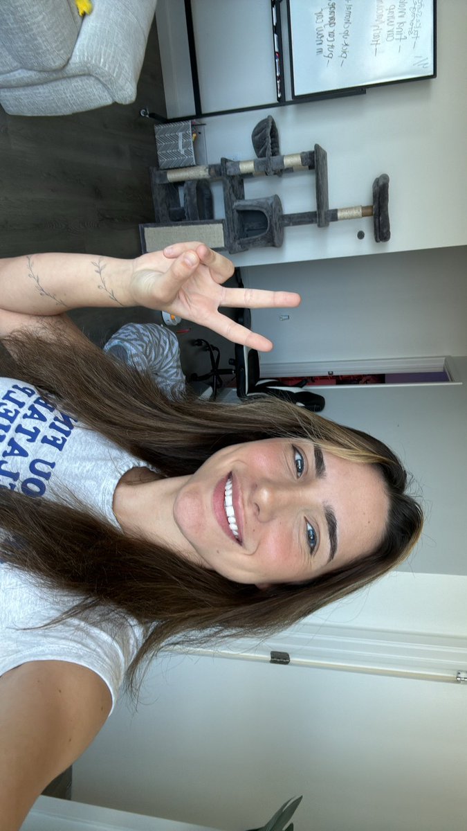 hi, say it back
2v2 $100,000 female no buy backs tourny with Kalei today. 
LIVE RN twitch . tv / nadia