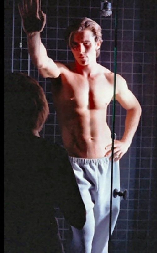 notgwendalupe's tweet photo. christian bale in american psycho https://t.co/PlpAtFDRRi