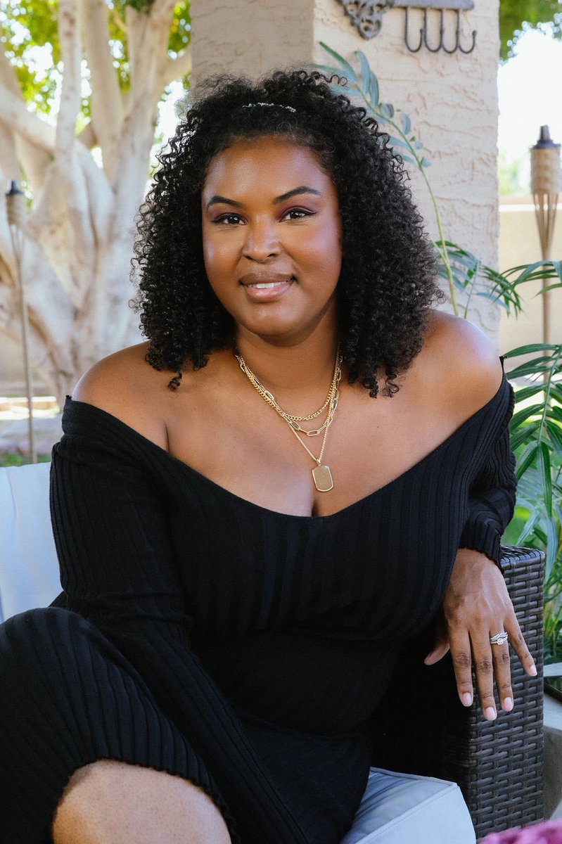 TheKishaProject's tweet image. Black people who have to type in “BLACK” first in the Pinterest search bar. Feel free to follow me so I can help your algorithm 😜 @thekishaproject #Pinterest