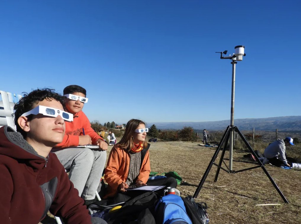 Got plans for the April 8 total solar #eclipse over North America? Want to @DoNASAScience? Measure air temperatures and snap photos of clouds with the GLOBE eclipse tool! The data help @nasa scientists studying how the Sun influences climates on Earth. go.nasa.gov/49ebJBP