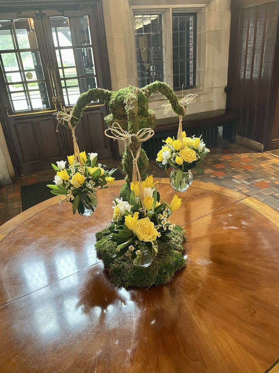 fleur_de_CCD's tweet photo. CCD had a beautiful display of Easter flowers for the holiday.  Fabulous work Antoinette Maggio!!! https://t.co/mniDW0idue