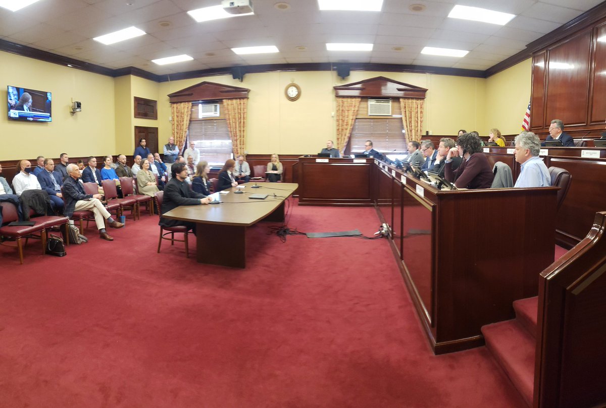 HAPPENING NOW--students are at the mic, kicking off the public testimony meeting of the joint bottle bill commission. College students. High school students. They are demanding we pass a bottle bill to clean up the litter all over our state. @cleanwater_ri @SaveTheBayRI