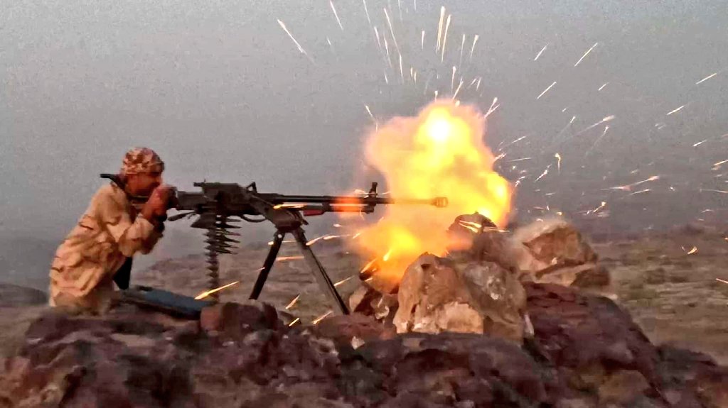 غمار الحرب لاعمّه ولا ساعاتها حانه
نضع بارودها شمة ونتبخر بدخانة 

جنوبي ساعة الهجمة ترى الميدان ميدانة
يدوس الخصم بالجزمة ويتبندق من اعدانة 

محمد العامـــري 

#جبهات_الجنوب_تسحق_الحوثي