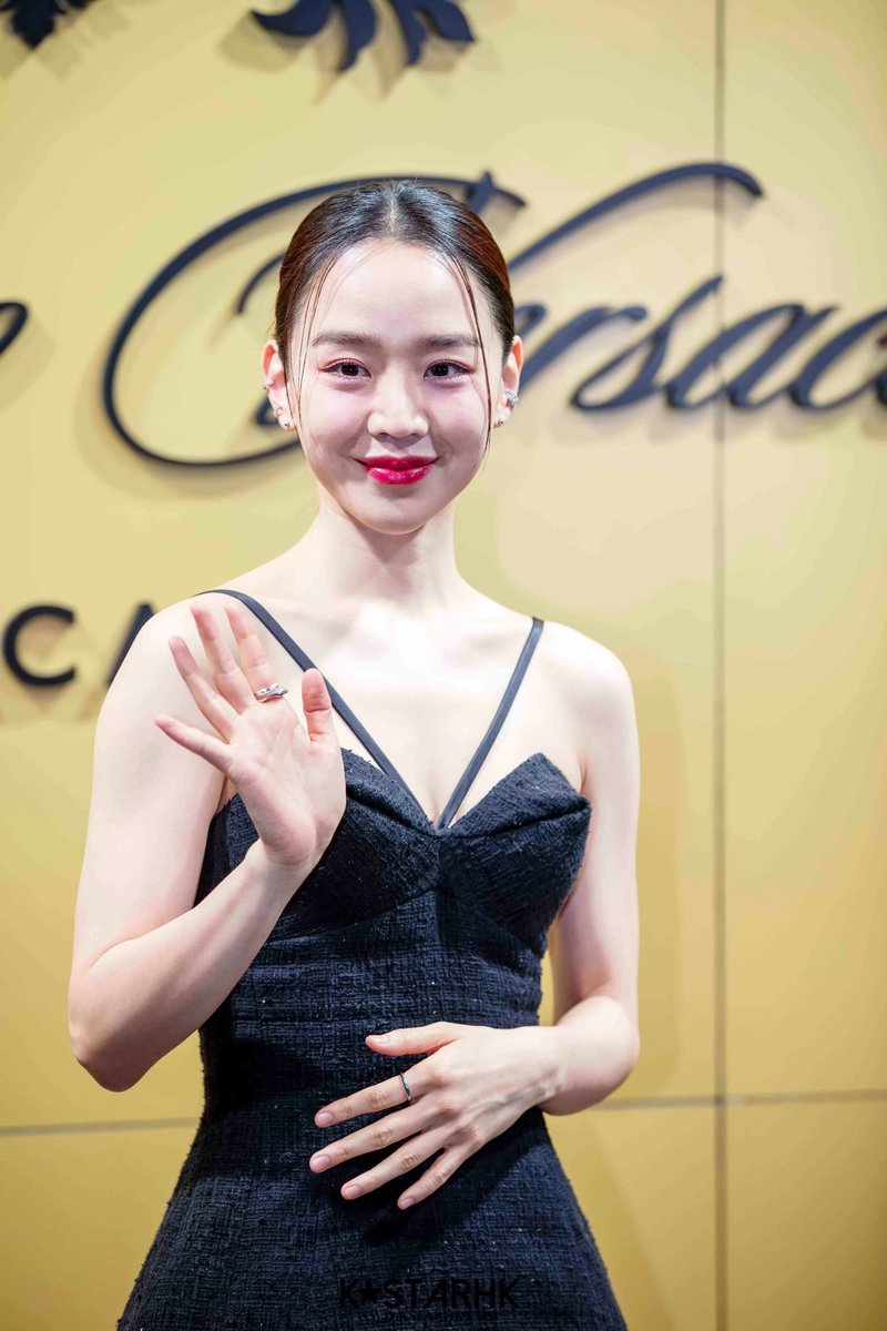 selfy_t's tweet photo. Emang keren banget akting ratu cantik #ShinHaeSun
Semuanya pasti bikin yang nonton jadi baper dan ikut gemes.. 

#MrQueen 
#ALML
#MGL
#Still17
#WelcomeToSamdalri
#SeeYouInMy19thLife 
#HymnOfDeath
#BraveCitizen
#Target
#Innocence
#ShesDead

https://t.co/lhsRsElzym https://t.co/01WVN1wcui