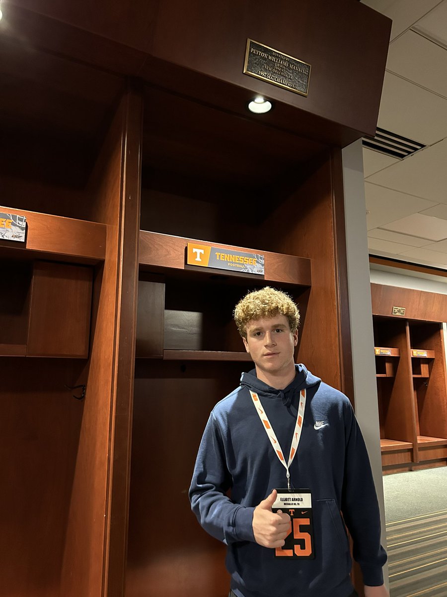 ElliottArnold12's tweet photo. I had an amazing time @Vol_Football Today!! Thank you @CoachCrab for having me out!!🍊🍊@JamesWilhoit25 @McCallieFB @JoelBradford_4 https://t.co/b6VOxIDvmc