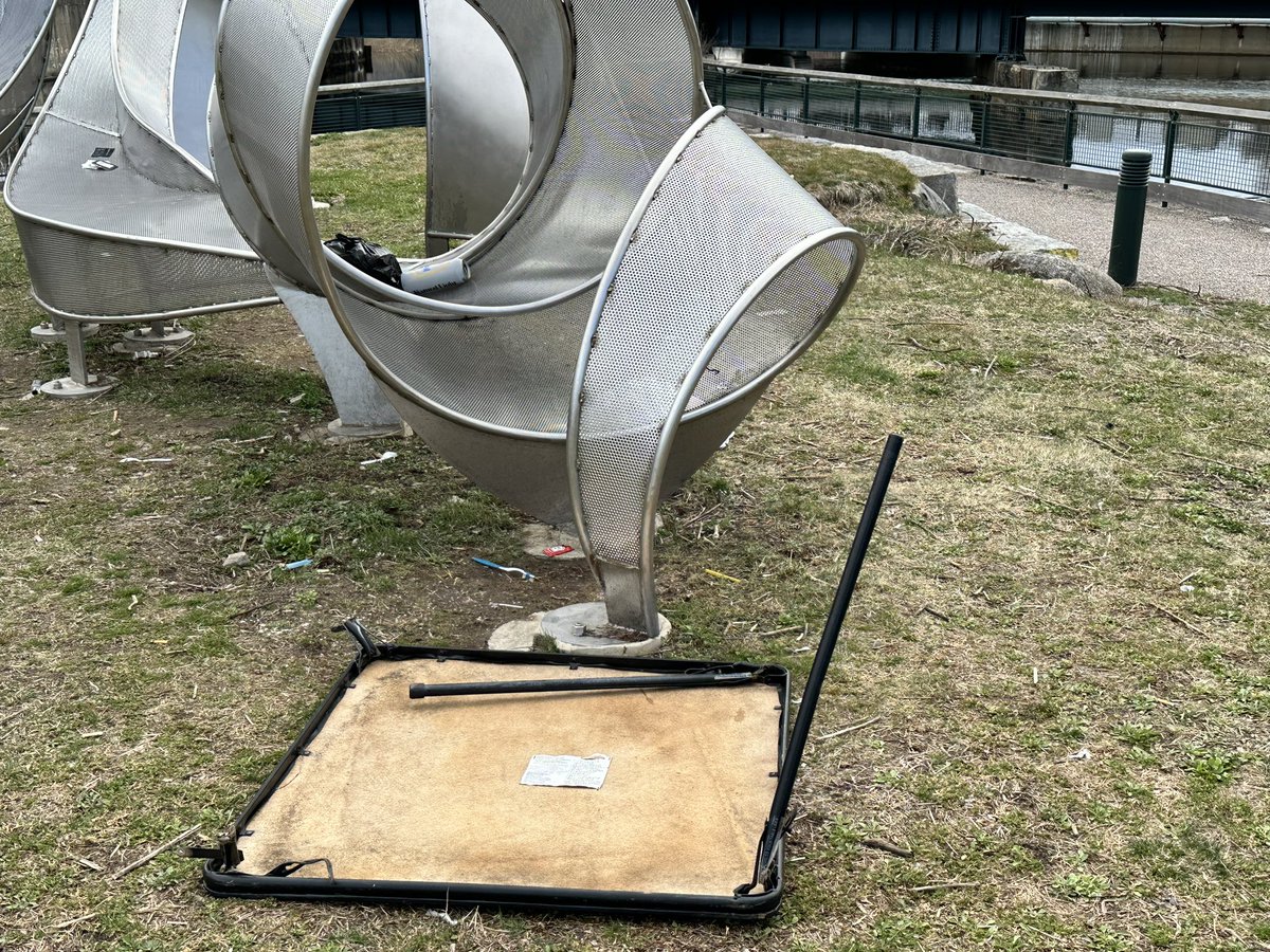 aselahcurtis's tweet photo. Here’s the current condition of Utopia Park in Lowell. The irony of that name. Trash everywhere, including UNCAPPED dirty needles on the ground. People go for walks with their kids and dogs over here. 

At the very least cap the needle when you’re done with it. Repulsive. https://t.co/JcJjlXIlBY