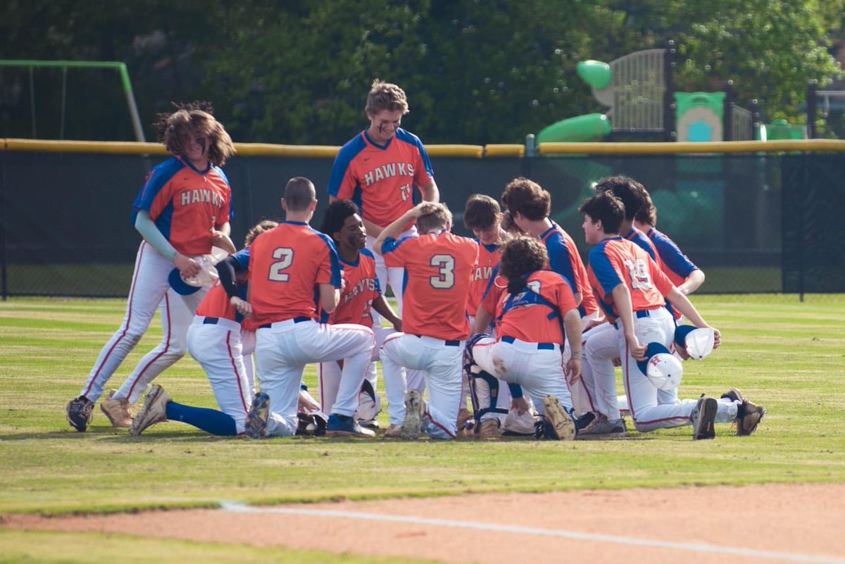 BaseballHanahan's tweet photo. ‼️JV HAWKS WIN ‼️
We open the JV HIT Tournament with a 17-2 win against Oscar Smith (VA)
We are back in action tomorrow at 10:00 vs @WAHS_Baseball at Goose Creek High School Baseball Field (Sedgefield Middle School)
#TGK #SOAR #AllSpringNoBreak https://t.co/KuOLicx0DD