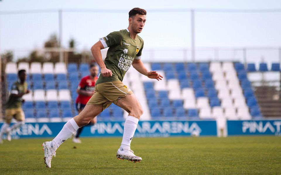 OverscoreSports's tweet photo. At just 23 years old, Damian Timan is a midfield maestro whose technical prowess has captivated spectators at and Cambuur. 

With his talent, dedication, and the unwavering support of his team, Damian Timan is ready to write the next chapter of his remarkable journey.

🫡⚽️ https://t.co/lydl0Va2zK