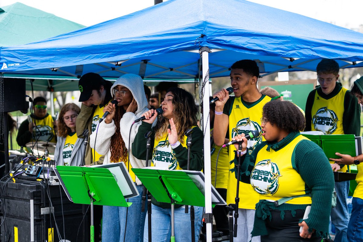 gmugreenmachine's tweet photo. The Green Machine had another amazing year at the White House Easter Egg Roll!  Even in the rain, we still managed to make it rock ⚡️💚💛🎶

Photos by Joshua Cruse &amp; Nathaniel Henry / Green Machine Ensembles https://t.co/9x7zN1P0ia