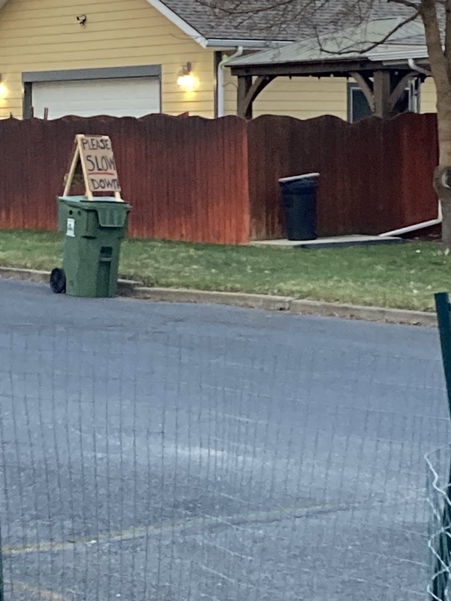 GoCougs_77's tweet photo. @SpokaneCity @SpokanePD 
When rerouting traffic into neighborhoods, it’d be nice if you emphasize that speed limits are 25mph. Also maybe have some patrols to remind folks of that. Specifically around Hamblen Park. https://t.co/xiiO26dSm6