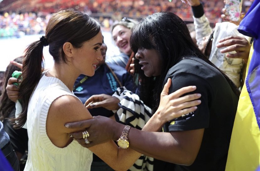 One of my most favourite photos from Invictus Games Düsseldorf. I hope Meg knows we’ve got her back 24/7. 🥰 #SussexSquad are ride or die💪💕 #MeghanMarkleIsLoved #MeghanMarkleWon