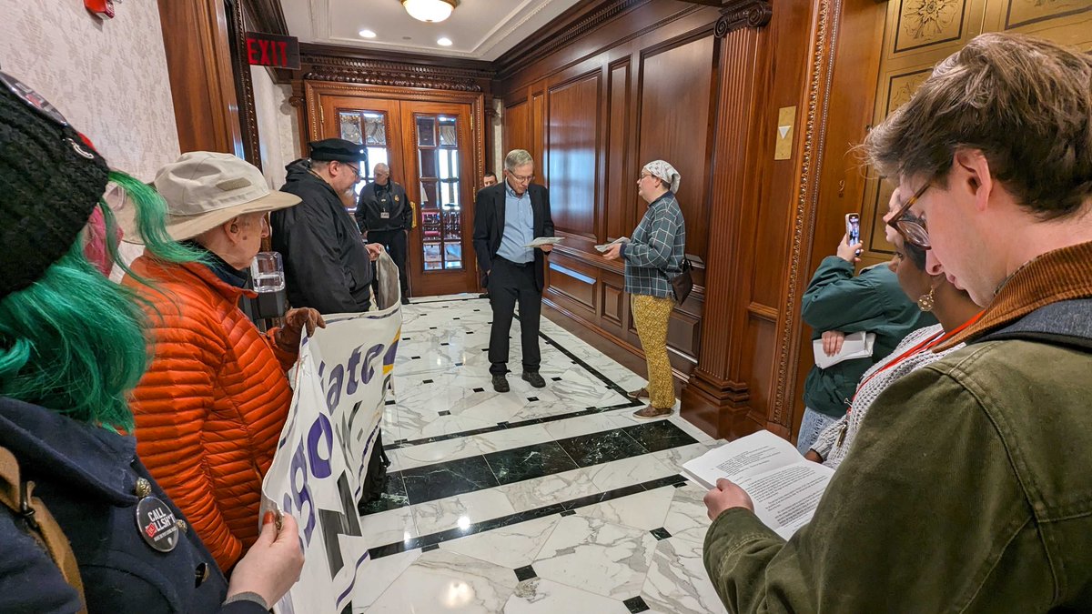 gradworkersofBU's tweet image. Boston is a union town and BU is a union campus. Together with adjunct professors and res life workers, we will make sure of it. #BUGWUonStrike