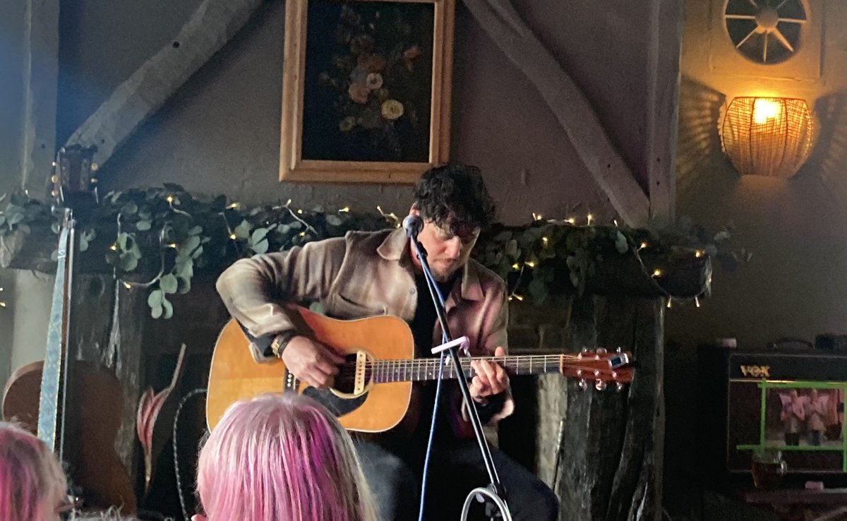 CarolMiddleton2's tweet image. Cracking set from @davefid at the Strines Nightingale this evening. Brilliant Easter weekend festival. Well done Chris &amp;amp; team