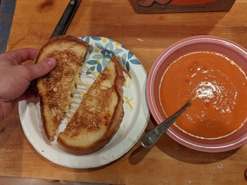 thecottageclife's tweet photo. reminder that you aren't eating a grilled cheese with tomato soup rn
#WhyArentYou https://t.co/Oy1CREsk14