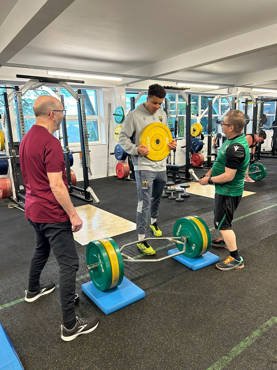 Was great to have <a href="/Chukwuemekaatu/">Emeka Atuanya</a> 💪🏋️ Support our Shape Up With Saints participants with their bank holiday workout this evening.

For information on getting fit the Saints way go to northamptonsaints.co.uk/community/shap…

#ShapeUpWithSaints #Fitness #HealthyLifestyle #SaintsCommunity