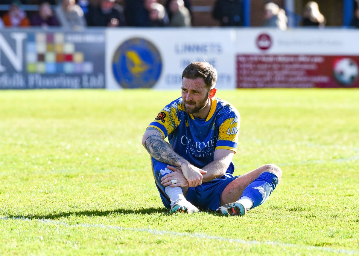 The proverbial game of two halves as @officialKLtown are beaten at the Walks 4-3 by Scarborough.