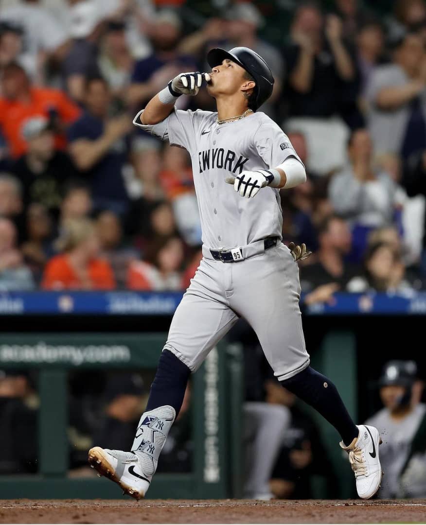 Oswaldo Cabrera fue el tiburón que arrasó en la semana inaugural de la @MLB. 'El Reke' bateó .438 (16-7) con dos jonrones, un doble, seis carreras impulsadas y tres anotadas en cuatro juegos con los @Yankees. 📸: @MLB Seguimos #UnidosYMásFuertes