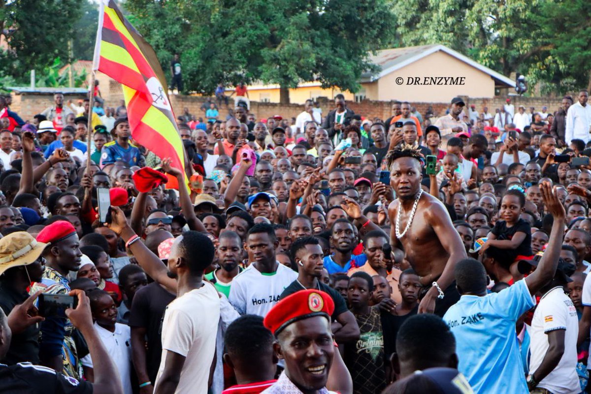 NUP Mityana's MASSIVE, MASSIVE MOBILIZATION! The chief mobilizer, comrade chairman Nyanzi Fred Ssentamu, and the Deputy spokesman, comrade Alex Waiswa Mufumbiro, along with many colleague MPs, struggle artists and with majority of the local leaders, officiated the finals of the…