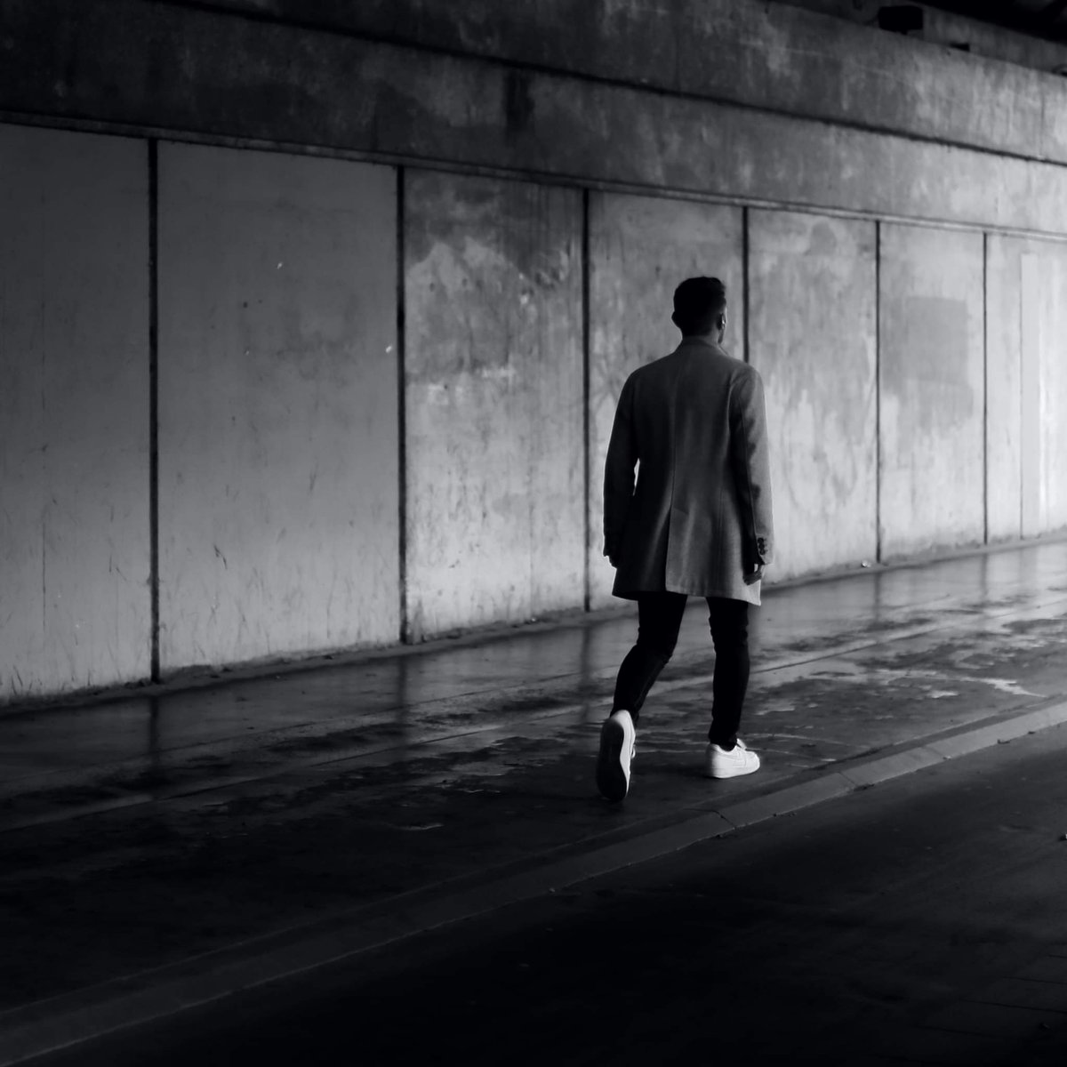 In the wet tunnel #streetphotography #street #blackandwhite #Paris #pascalcolin #canon #50mm