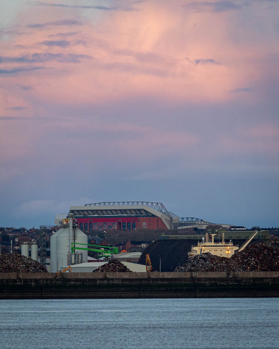 redben1611's tweet photo. Liverpool sunset
#canonr6 
#Liverpool 
#newbrighton 
#sunrise_and_sunsets 
#beautiful 
#epic
#bankholidayweekend 
#travel 
#explore https://t.co/ufSNYy0bbx