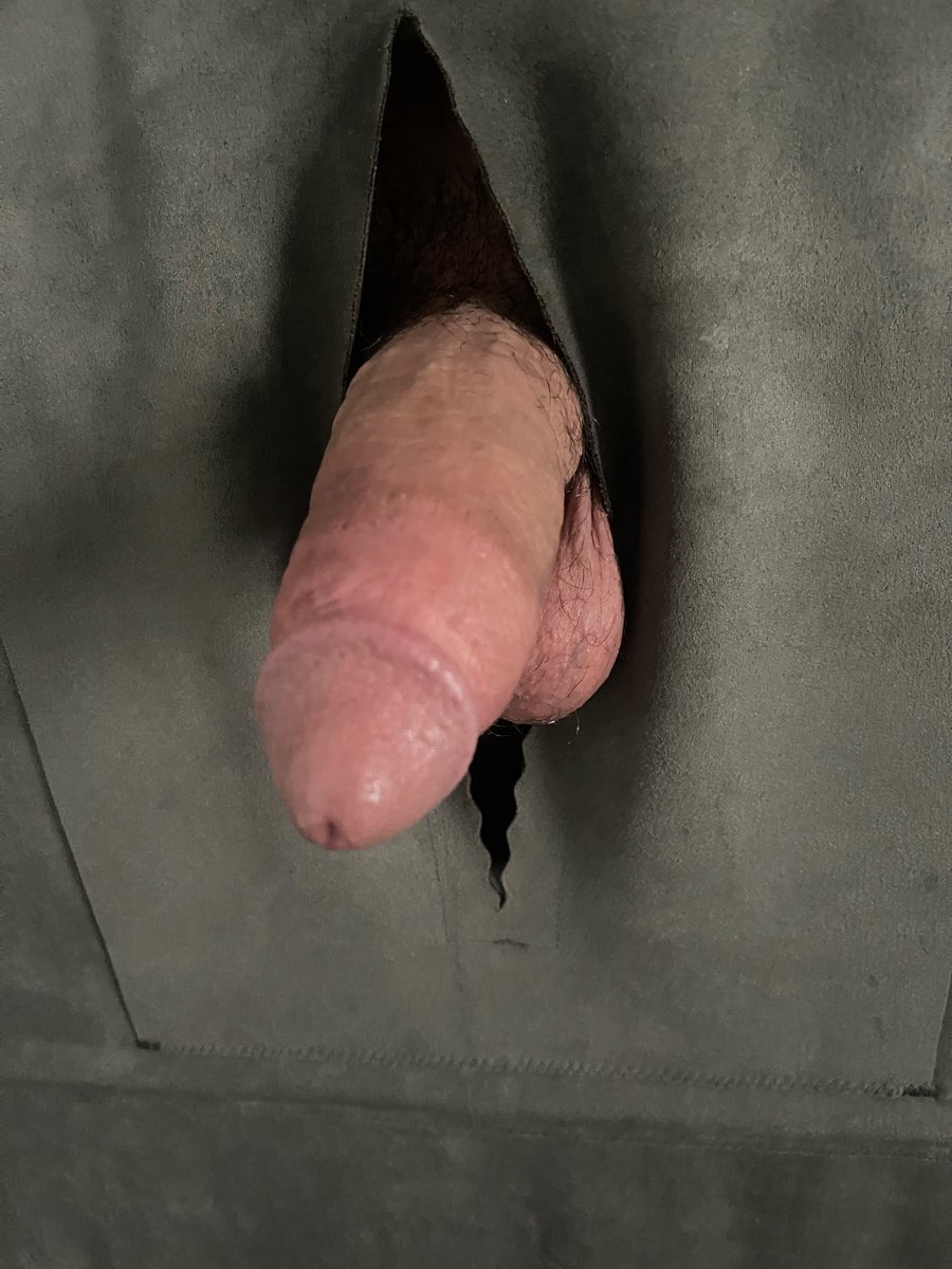 CybernerdGh's tweet photo. Huge white cock came over for his weekly visit!! https://t.co/uYKmPukfQQ