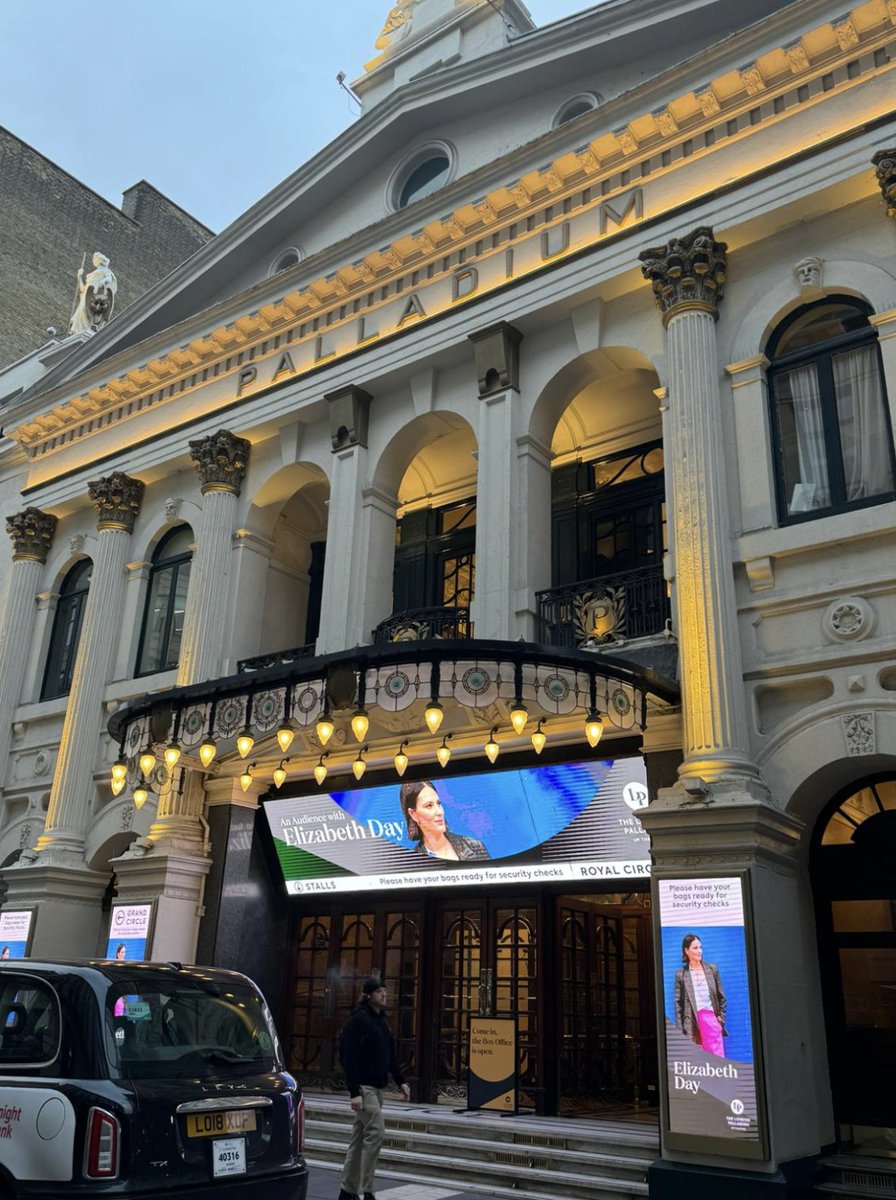 Our Founder Stacey recently hosted some of our clients at the Apollo for An Evening with Elizabeth Day! #ElizabethDay #Clients #DigitalMarketingAgency
